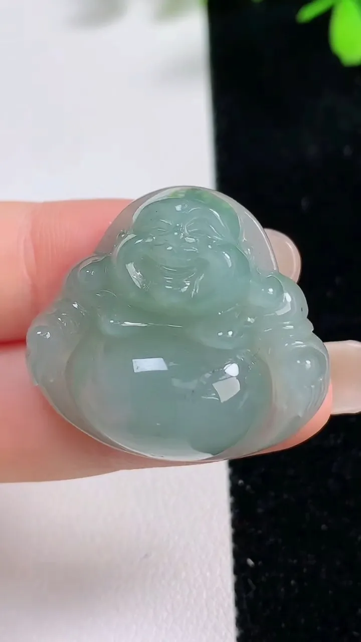 天然A货翡翠佛公吊坠，尺寸27.7-31.2-10，重量:12.85g
9月17日