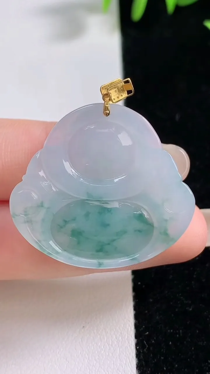 天然A货翡翠种飘花佛公吊坠，尺寸30-33.5-5.6，重量:9.07g
9月17日