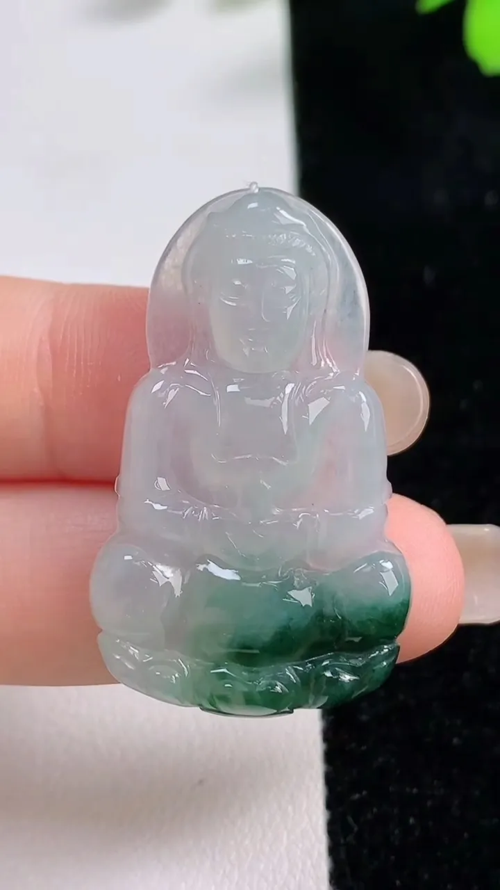 天然A货翡翠冰种飘花正装观音菩萨吊坠，尺寸37.8-22.6-4，重量:6.31g
9月17日