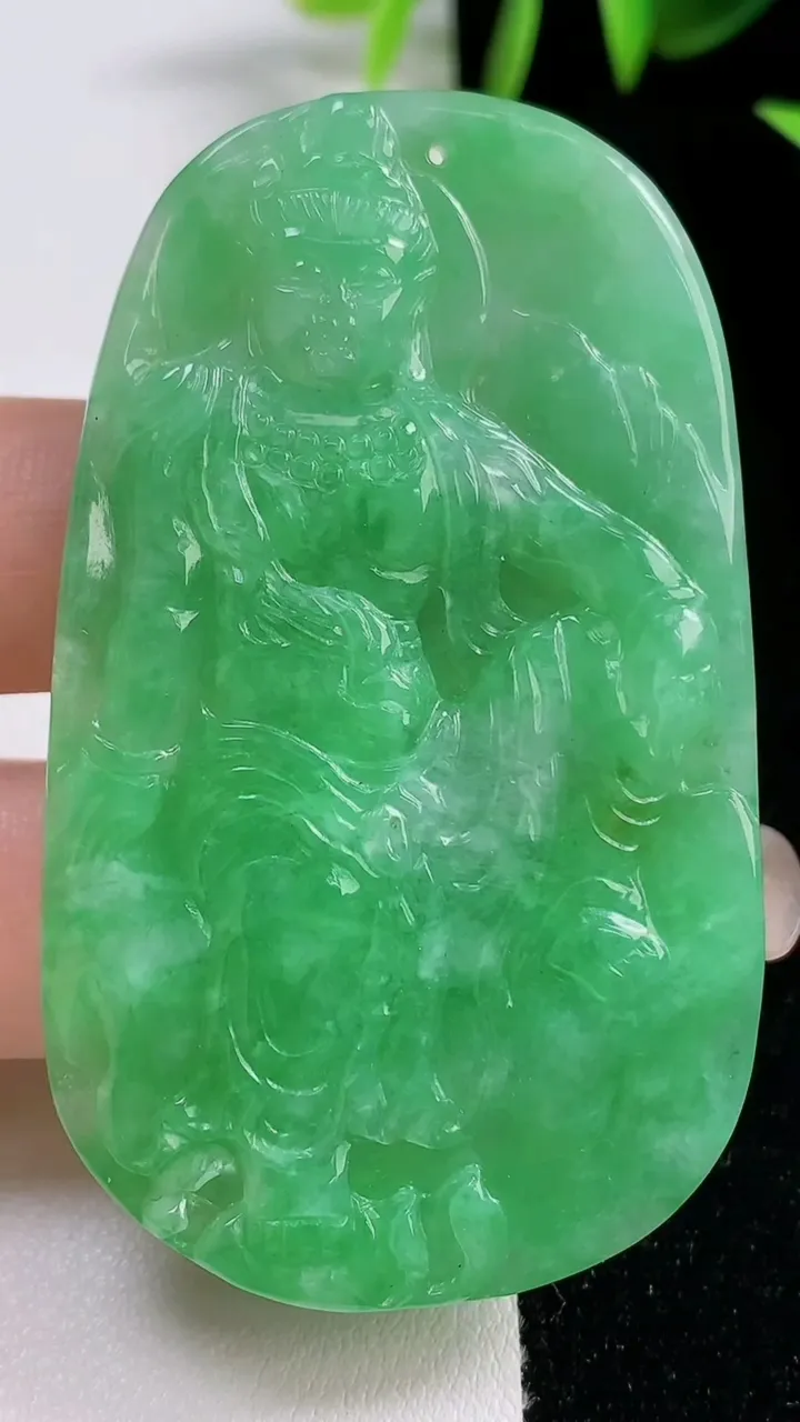 天然A货翡翠观音菩萨吊坠，尺寸61.8-36.2-5，重量:25.38g
9月17日