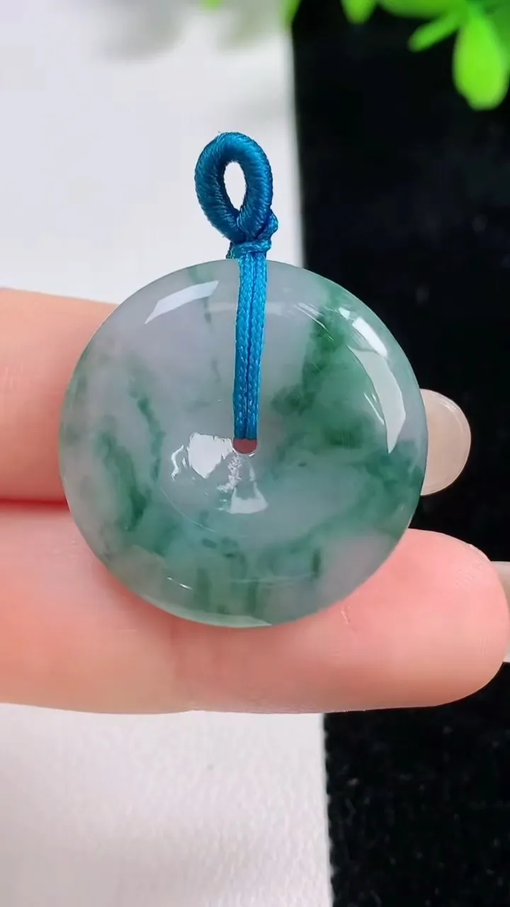 天然A货翡翠飘花平安扣吊坠，尺寸25.6-5，重量:7.28g
9月17日