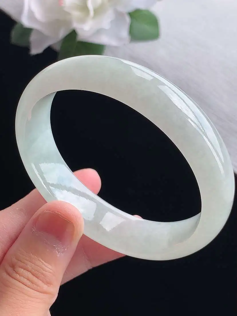 a货翡翠老坑冰种晴底宽边贵妃手镯56-57圈口  尺寸56×48×15.3×6.6mm 重量52.2