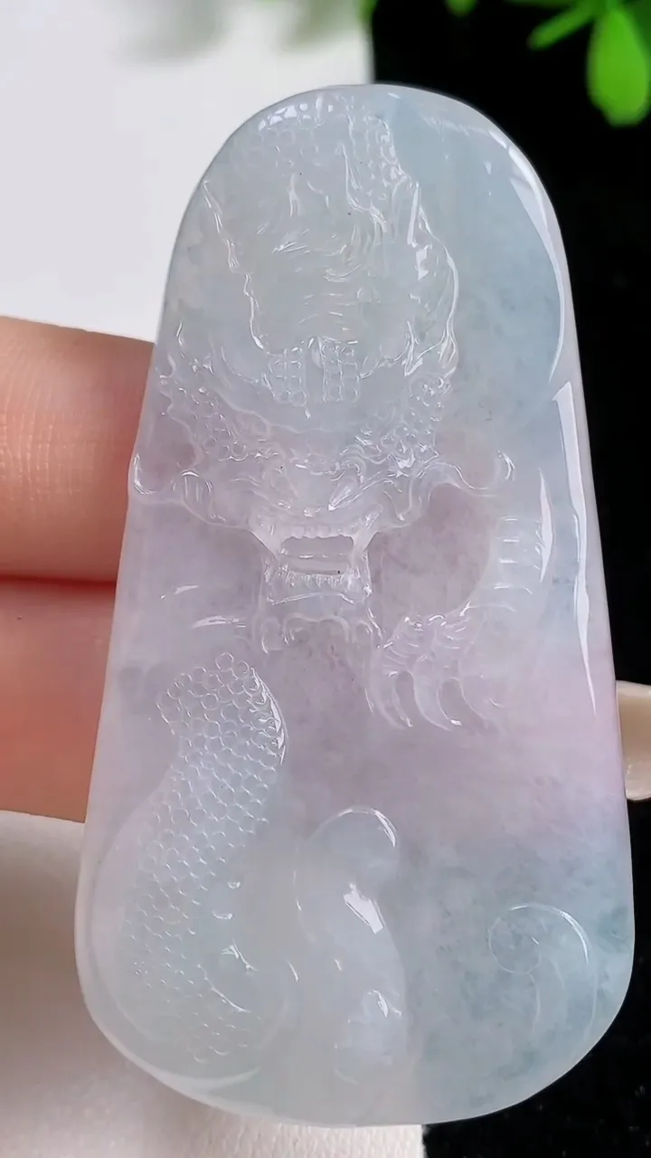 天然A货翡翠龙牌吊坠，尺寸62.7-33.3-4.8，重量:22.14g
9月17日