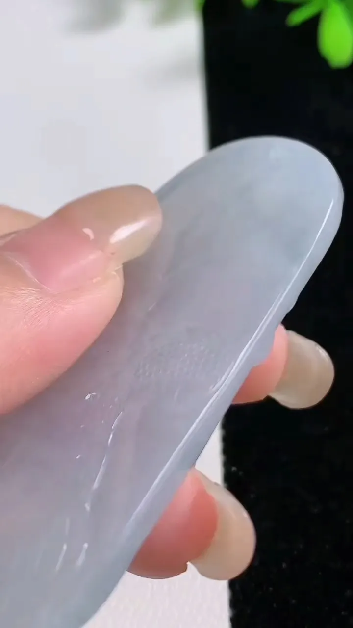天然A货翡翠龙牌吊坠，尺寸62.7-33.3-4.8，重量:22.14g
9月17日