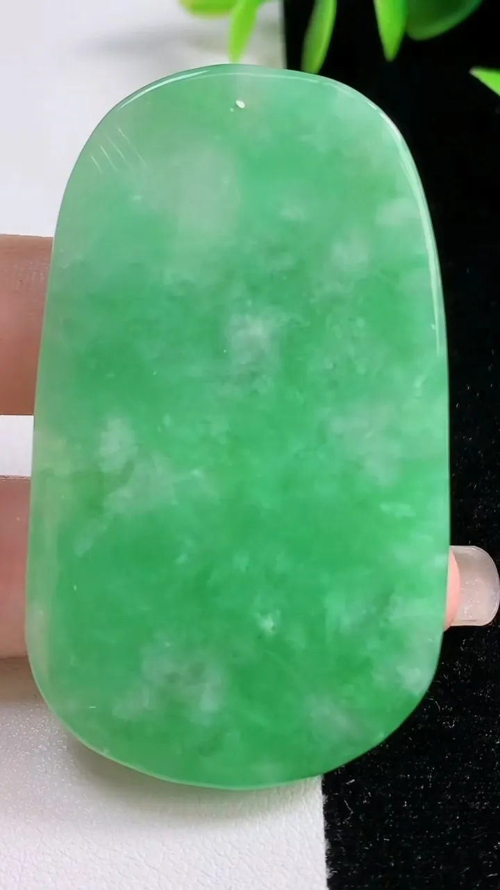 天然A货翡翠观音菩萨吊坠，尺寸61.8-36.2-5，重量:25.38g
9月17日