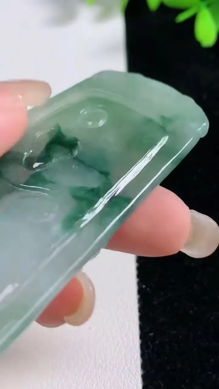 天然A货翡翠飘花虚空藏菩萨吊坠，尺寸66.2-36.3-5.3，重量:29.05g
9月17日