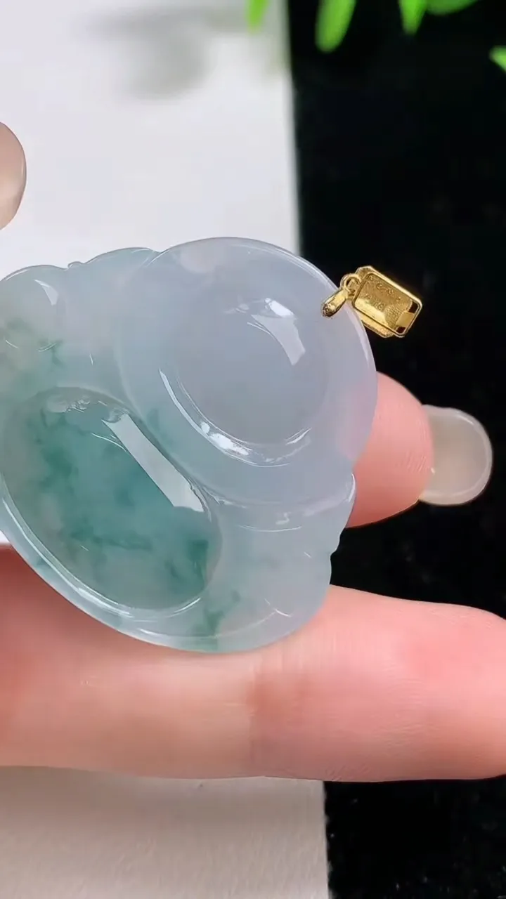 天然A货翡翠种飘花佛公吊坠，尺寸30-33.5-5.6，重量:9.07g
9月17日