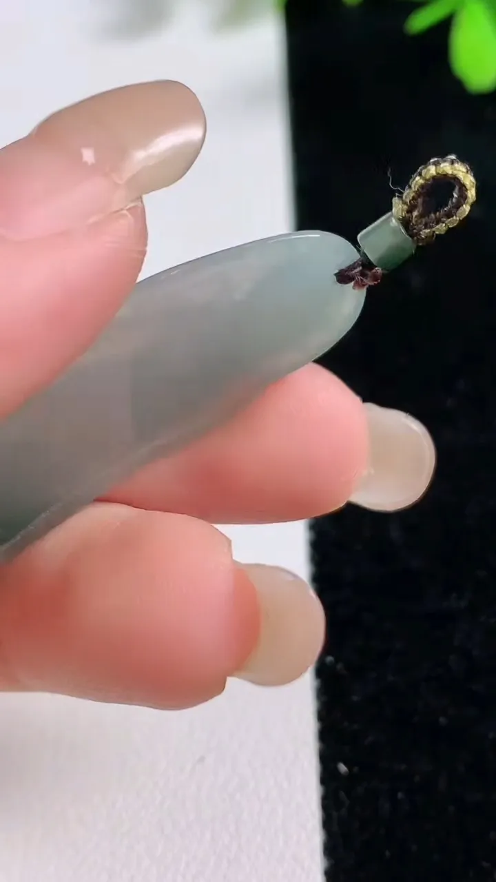 天然A货翡翠冰种飘花文殊菩萨吊坠，尺寸40.7-17.5-3，重量:4.35g
9月17日