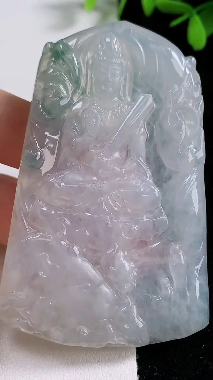 天然A货翡翠冰种飘花文殊菩萨吊坠，尺寸72-43.8-4.2，重量:35.21g
9月17日