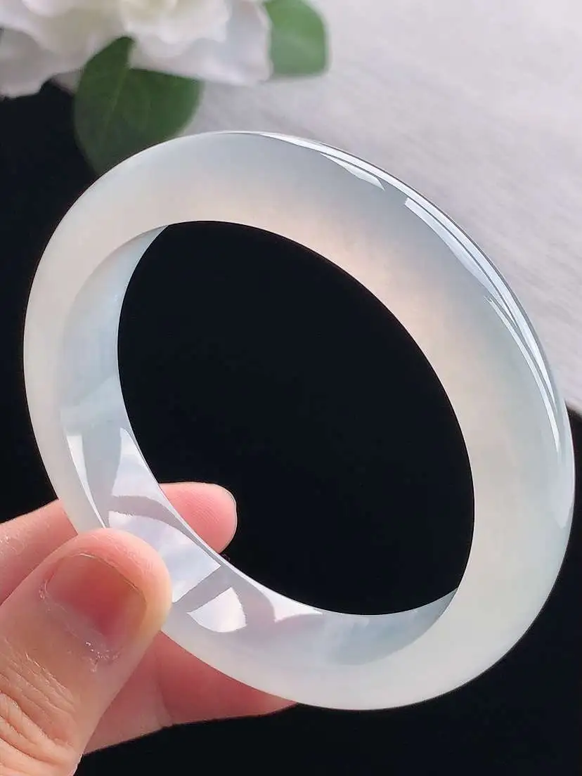 a货翡翠老坑冰种白月光正装正圈手镯54-55圈口  尺寸54.6×12.4×8mm 重量57.20g