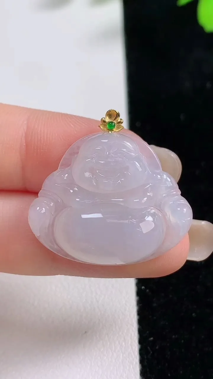 天然A货翡翠种白冰佛公吊坠，尺寸23-28.3-5.3，重量:5.05g
9月17日