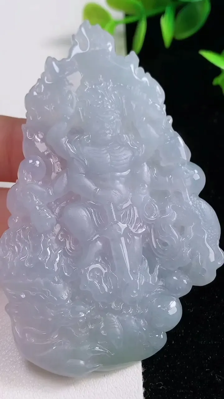 天然A货翡翠冰种紫罗兰不动明王吊坠，尺寸79.3-47.5-5.6，重量:38.29g
9月17日