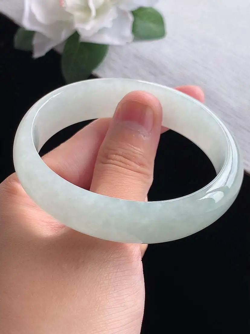 a货翡翠老坑冰种晴底宽边贵妃手镯56-57圈口  尺寸56×48×15.3×6.6mm 重量52.23g 0916