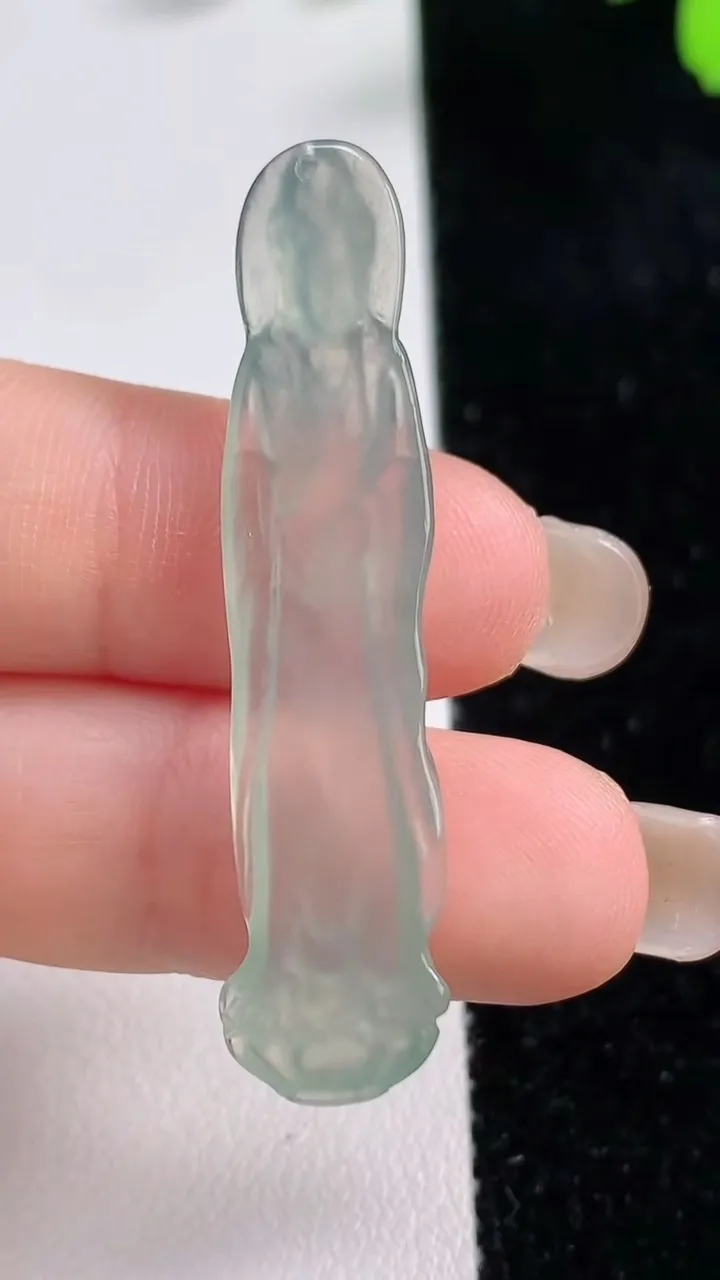 天然A货翡翠观音菩萨吊坠，尺寸45.8-10-3.3，重量:3.50g
9月17日