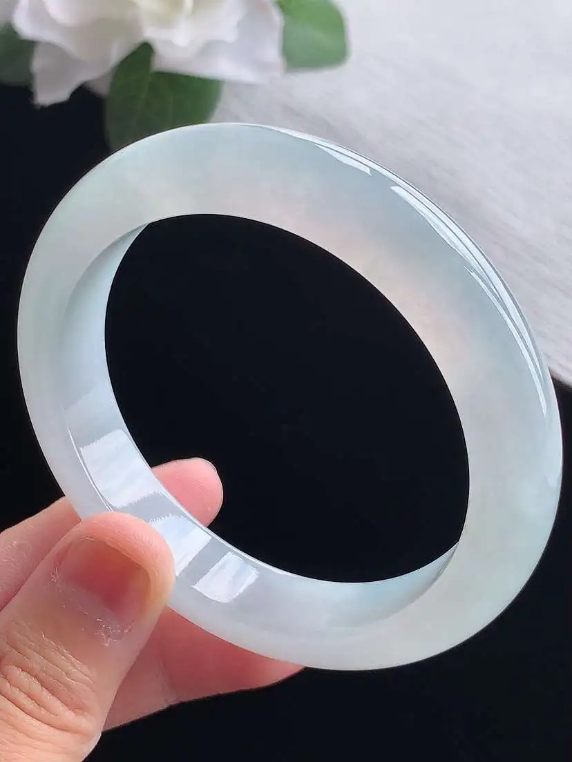 a货翡翠老坑冰种白月光正装正圈手镯56-57圈口  尺寸56×11.8×8.5mm 重量57.90g