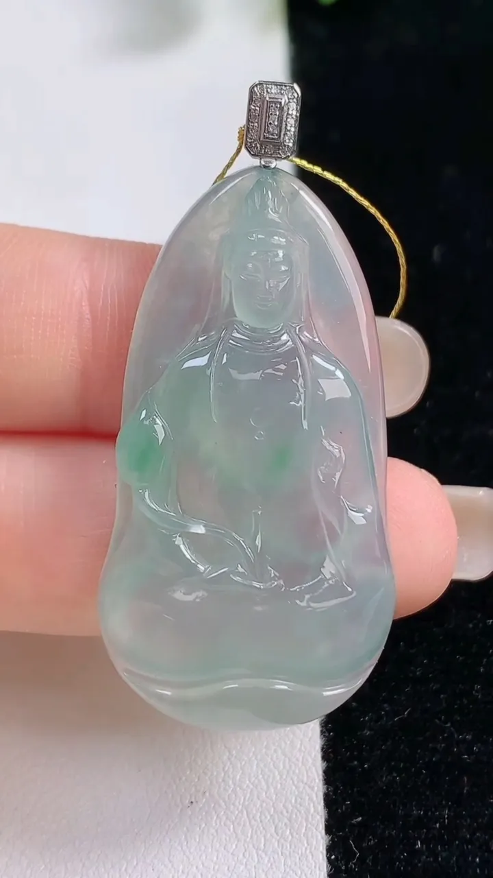 天然A货翡翠素衣观音菩萨吊坠，尺寸41.7-21.2-4.8，重量:9.23g
9月18日