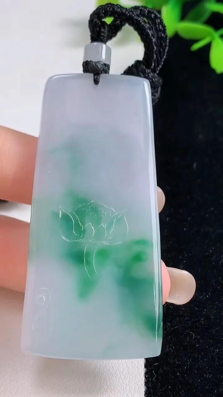 天然A货翡翠观音菩萨吊坠，尺寸62-29-6，重量:29.85g
9月18日