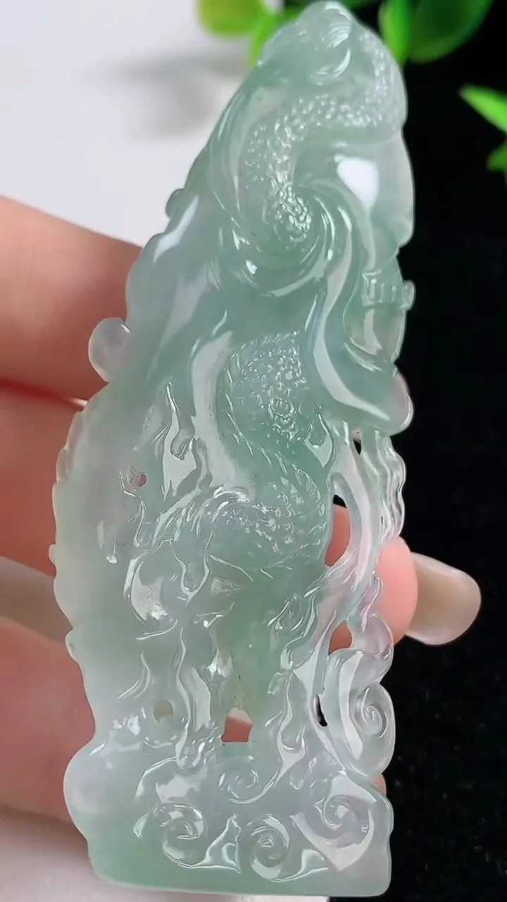 天然A货翡翠关公吊坠，尺寸78-29.4-8.8，重量:33.99g
9月18日