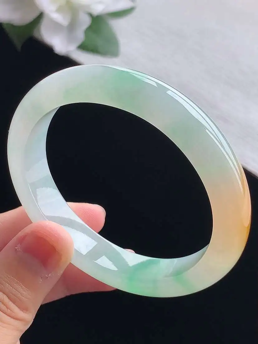 a货翡翠老坑冰种黄加绿贵妃手镯55-56圈口 尺寸55×49×12×8mm 重量51.76g 091