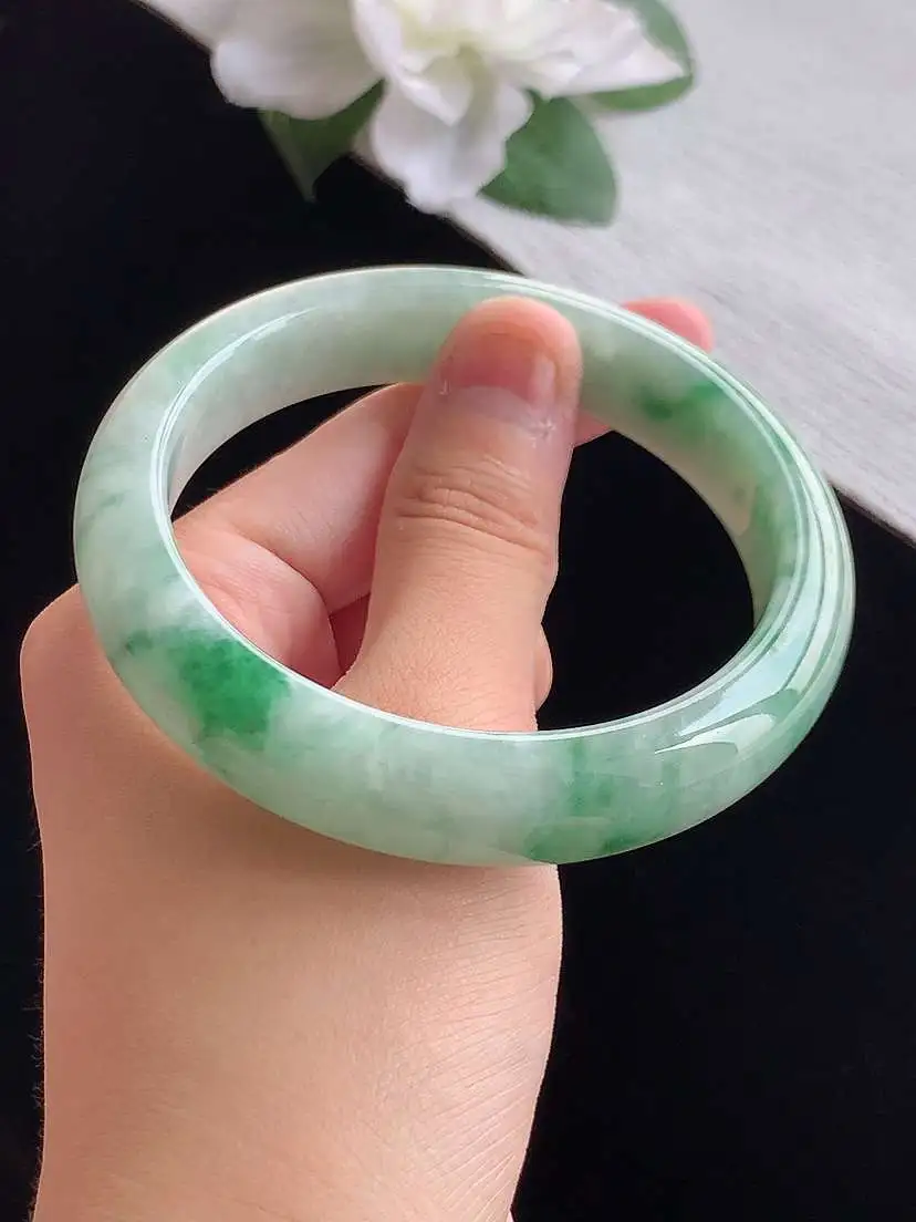 a货翡翠老坑冰润飘花正装正圈手镯60-61大圈口  尺寸60×13.3×8.5mm 重量69.62g 0917