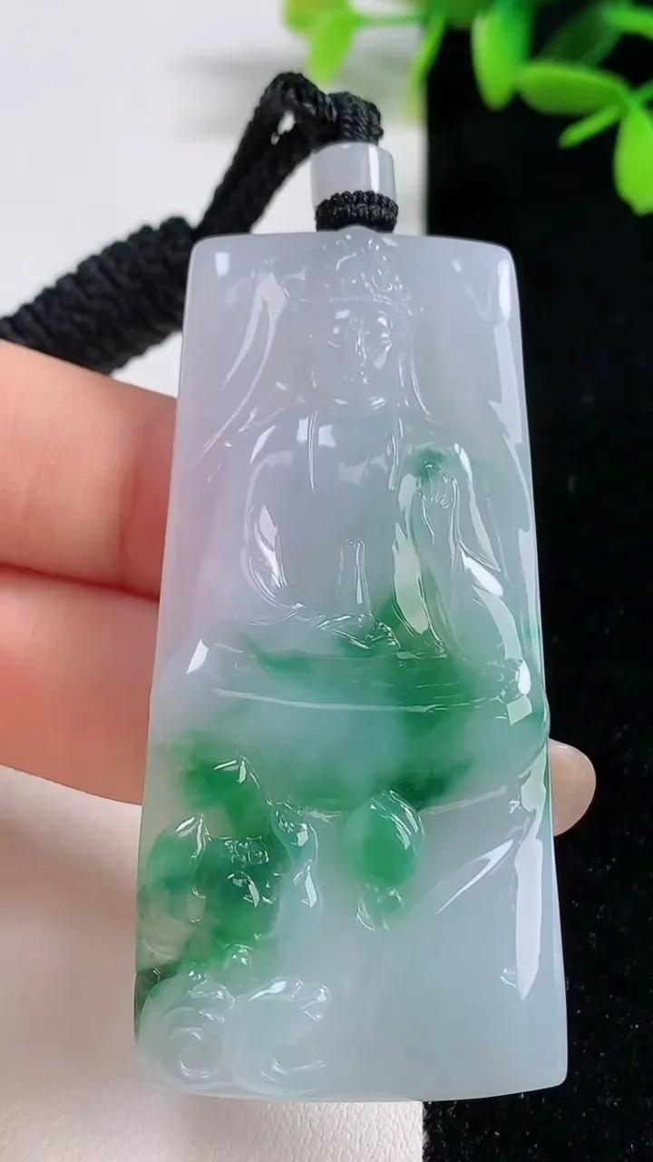 天然A货翡翠观音菩萨吊坠，尺寸62-29-6，重量:29.85g
9月18日