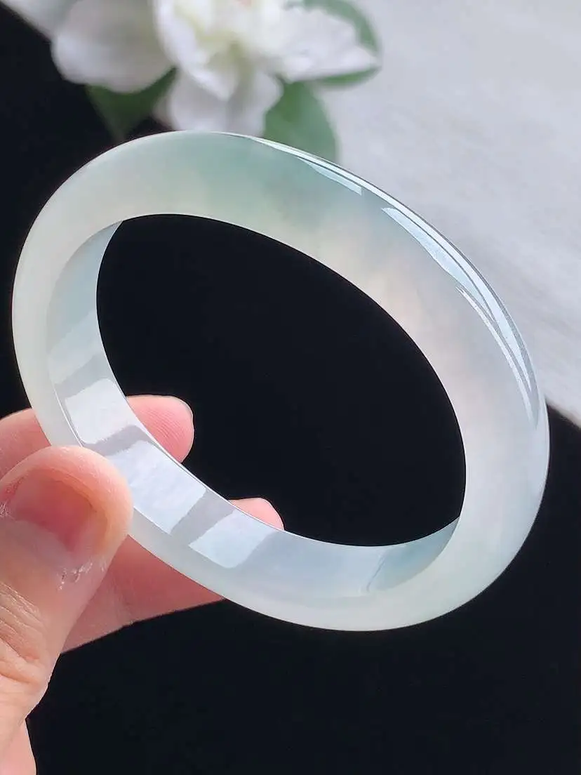a货翡翠老坑冰种白月光贵妃手镯53-54圈口  尺寸53×46×11.8×6.8mm 重量41.26g 0917