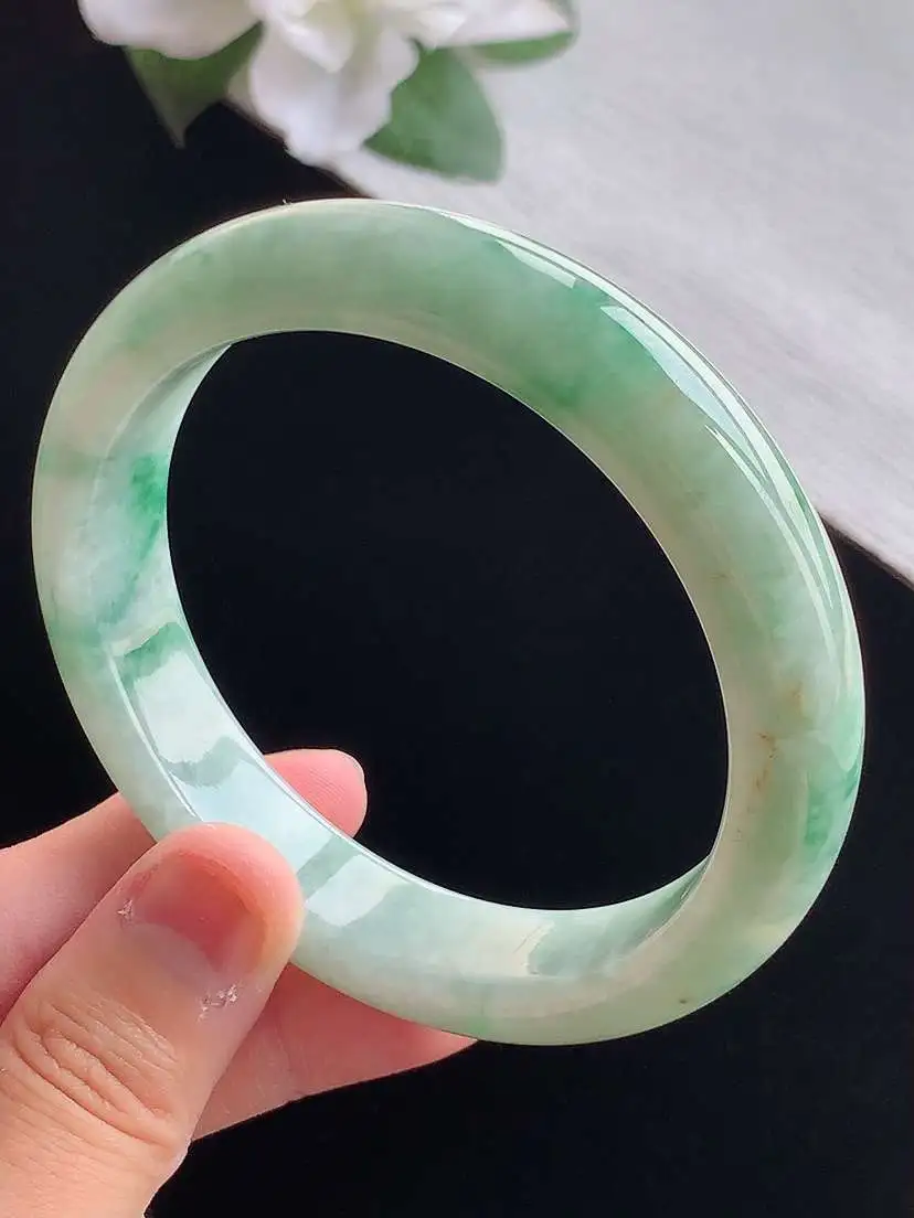 a货翡翠老坑冰润飘花正装正圈手镯60-61大圈口  尺寸60×13.3×8.5mm 重量69.62g 0917
