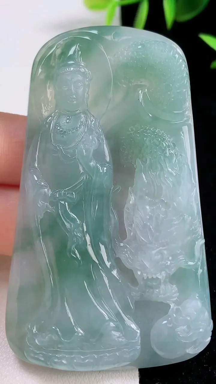 天然A货翡翠祥龙观音菩萨吊坠，尺寸72.6-42-7.3，重量:48.78g
9月18日