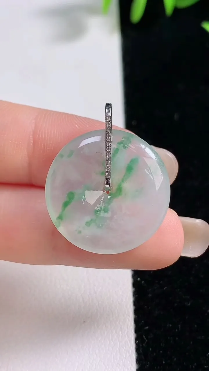 天然A货翡翠平安扣吊坠，尺寸22.4-4，重量:4.53g
9月18日