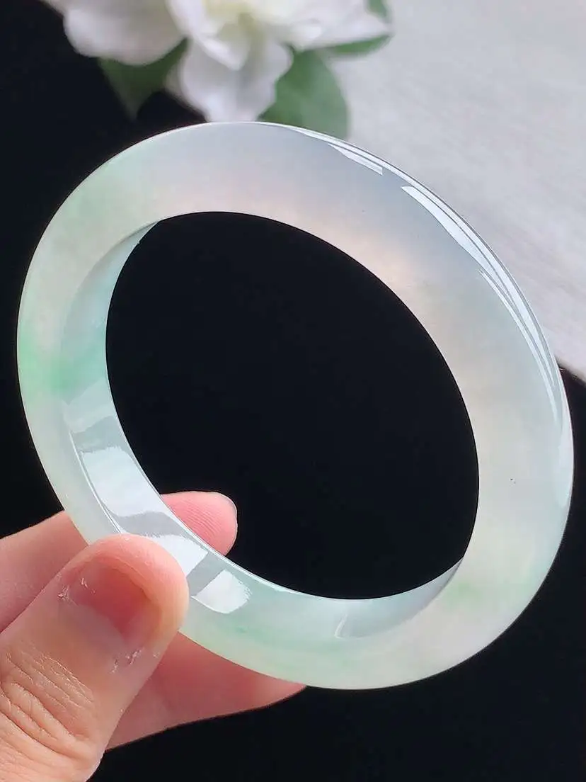 a货翡翠老坑冰种飘绿正装正圈手镯55-56圈口  尺寸55.8×11.5×8.6mm 重量58.22g 0917