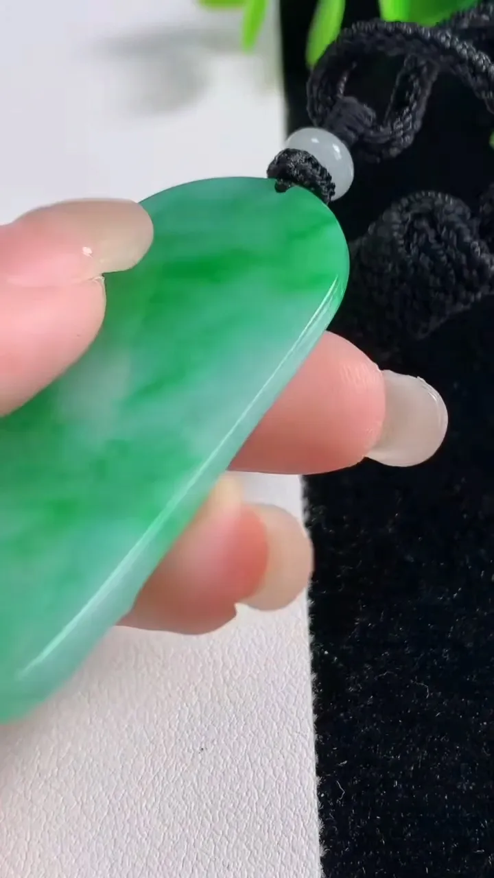 天然A货翡翠普贤观音菩萨吊坠，尺寸54-29.7-4.2，重量:21.00g
9月18日