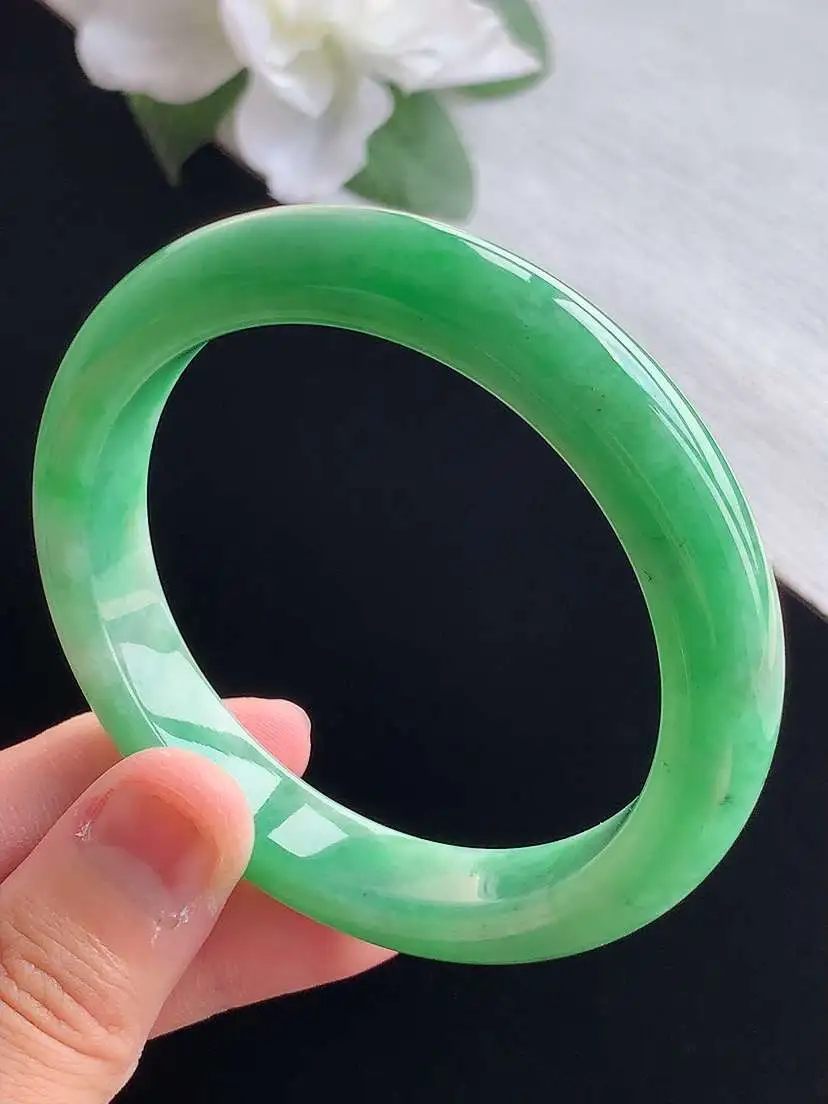 a货翡翠老坑冰润满绿正装正圈手镯55-56圈口  尺寸55.3×10.8×8.3mm 重量51.96