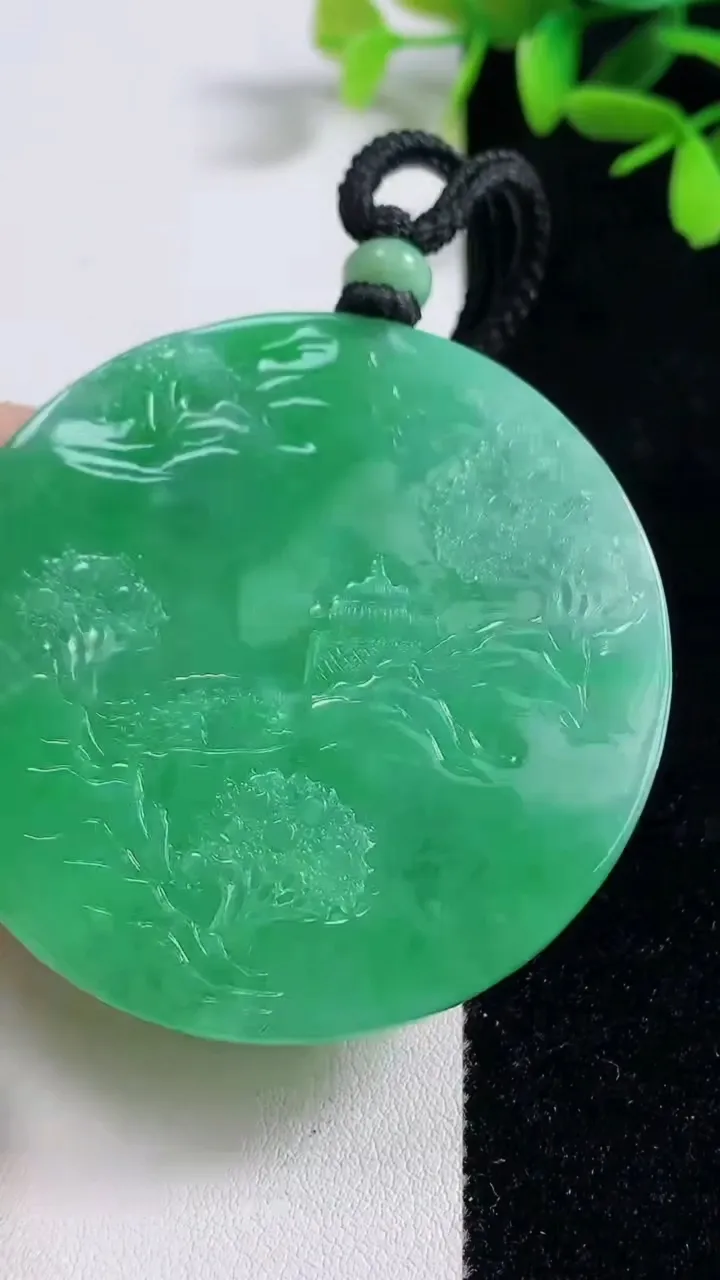 天然A货翡翠山水牌吊坠，尺寸54.6-5.3，重量:40.44g
9月18日