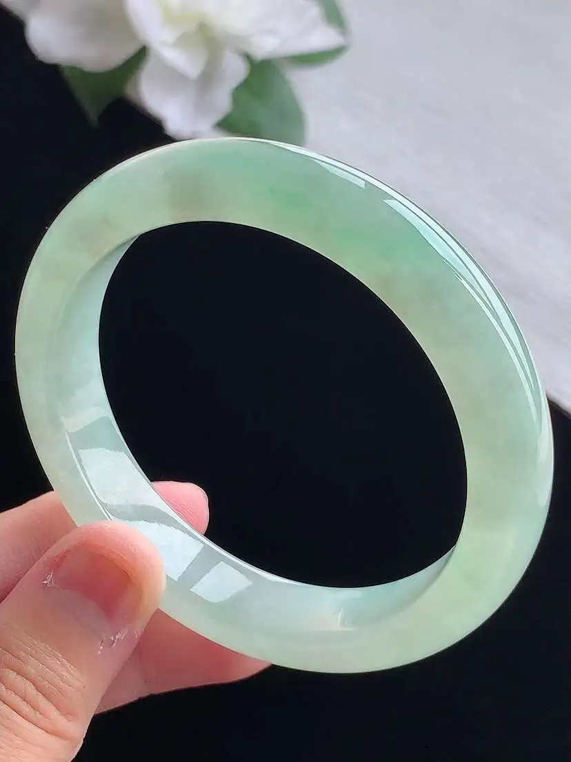 a货翡翠老坑冰种飘绿正装正圈手镯56-57圈口  尺寸56.8×12.2×8.2mm 重量58.34g 0917