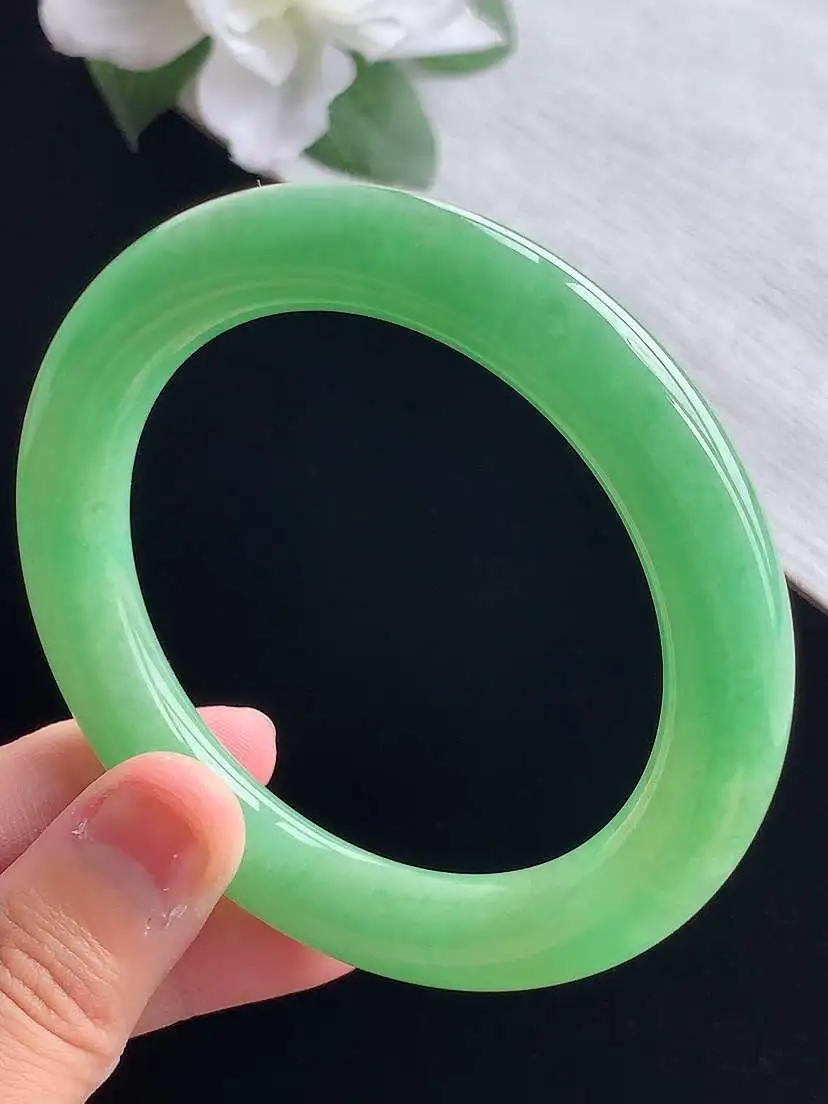 a货翡翠老坑冰种满绿圆条手镯57-58圈口 尺寸57×10.4mm 重量62.73g 0917