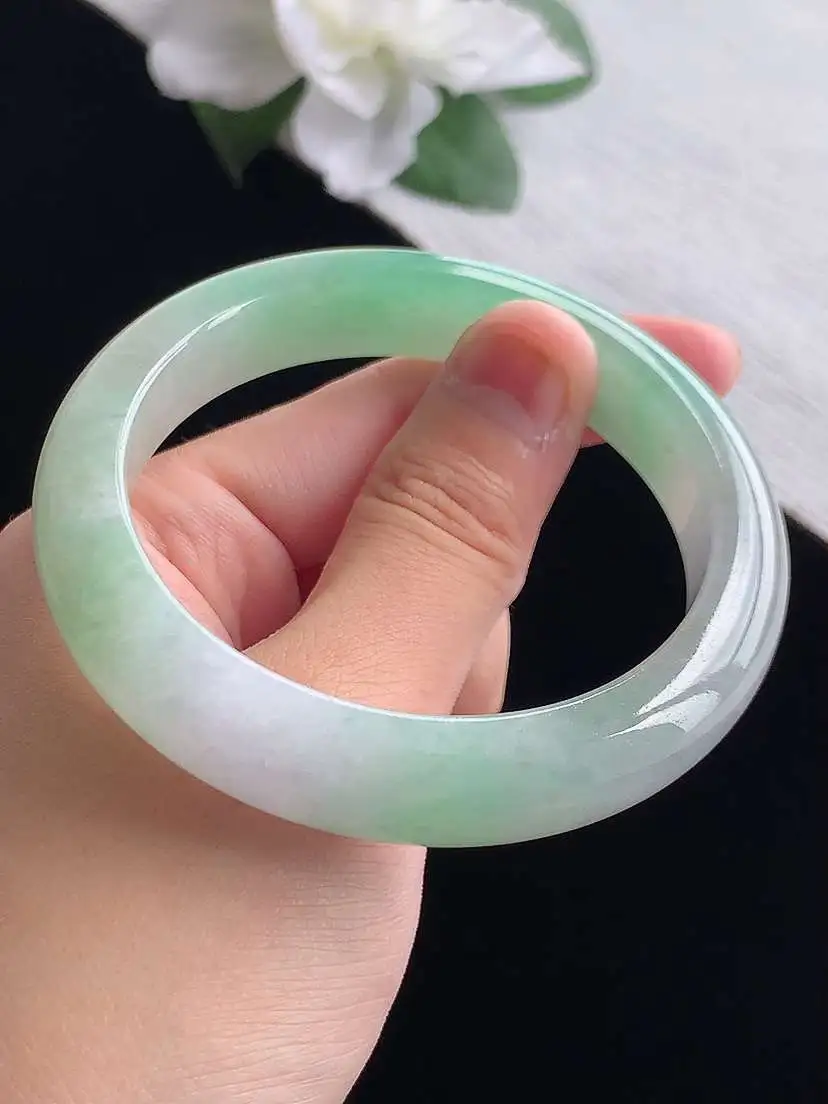 a货翡翠老坑冰种飘绿正装正圈手镯56-57圈口  尺寸56.3×11.6×8.6mm 重量59.58g 0917