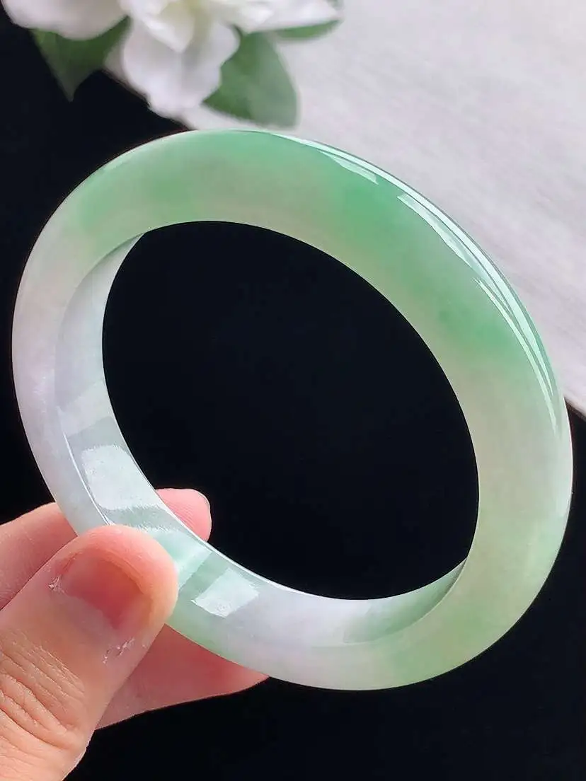 a货翡翠老坑冰种飘绿正装正圈手镯56-57圈口  尺寸56.3×11.6×8.6mm 重量59.58