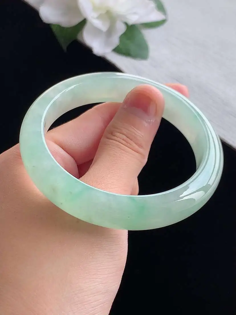 a货翡翠老坑冰种飘绿正装正圈手镯56-57圈口  尺寸56.8×12.2×8.2mm 重量58.34g 0917