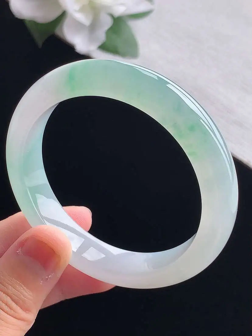 a货翡翠老坑冰种飘绿正装正圈手镯54-55圈口 尺寸54.3×12×8mm 重量53.75g 091