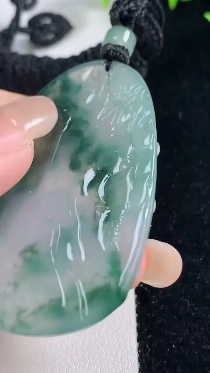 天然A货翡翠种飘花阿弥陀佛吊坠，尺寸54.6-38.2-5.4，重量:27.28g
9月18日