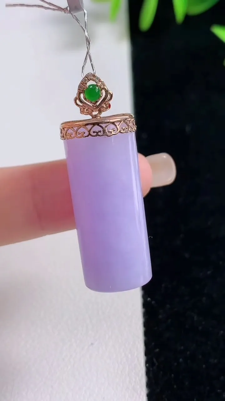 天然A货翡翠18k金紫罗兰平安柱吊坠，尺寸27-11.5-11.5，重量:10.58g
9月18日