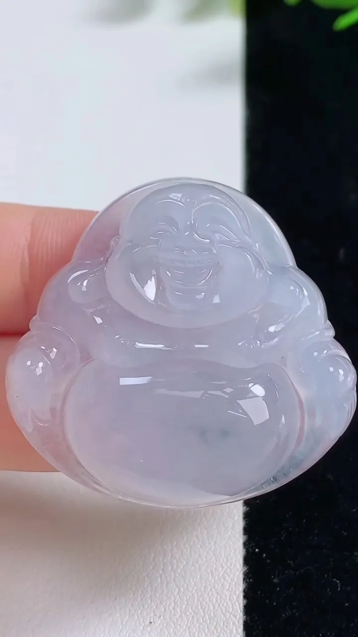 天然A货翡翠种飘花佛公吊坠，尺寸36.8-38.2-9.4，重量:20.56g
9月18日
