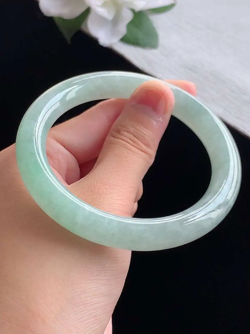 a货翡翠老坑冰种晴绿圆条手镯58-59圈口  尺寸58.5×10mm 重量57.75g 0917
