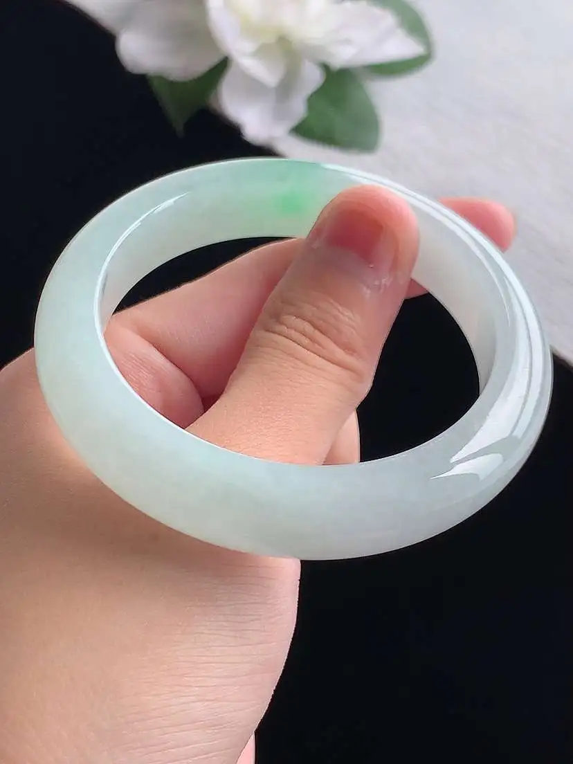 a货翡翠老坑冰种飘绿正装正圈手镯54-55圈口  尺寸54×12.2×8.6mm 重量57.96g 0917