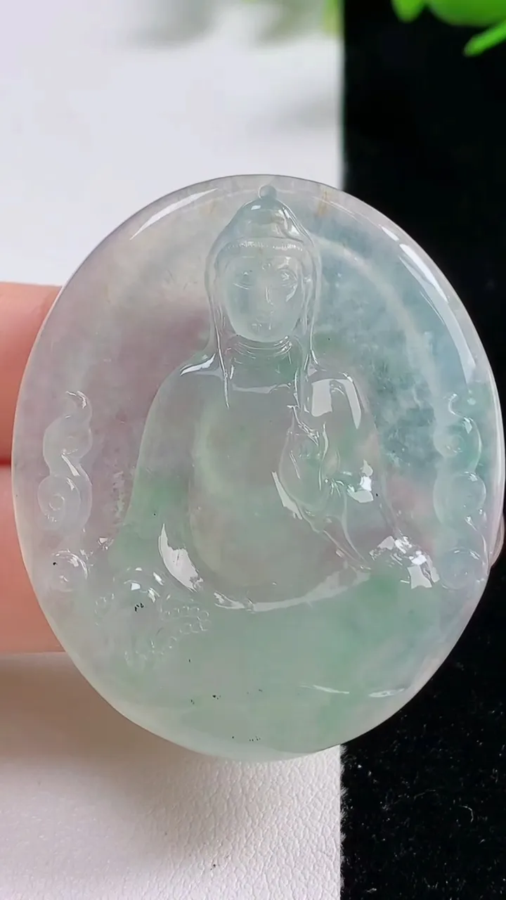天然A货翡翠观音菩萨吊坠，尺寸47-39.8-5.8，重量:23.27g
9月18日