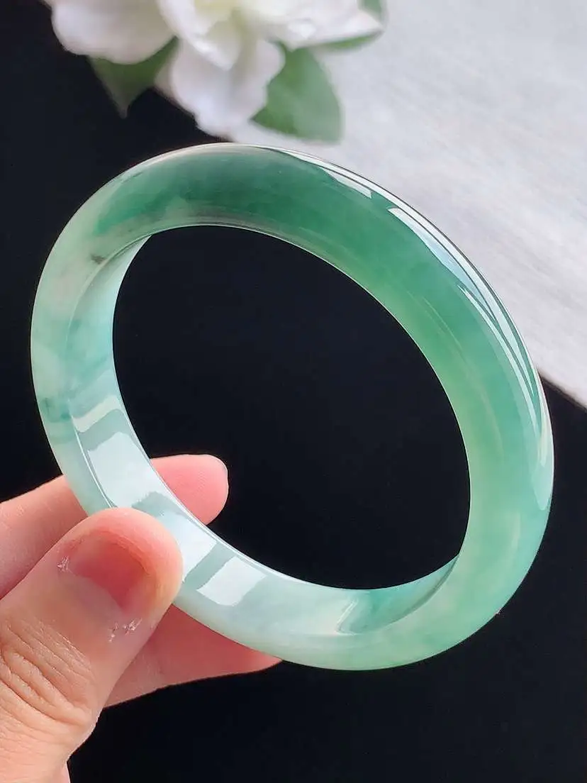 a货翡翠老坑冰种飘花正装正圈手镯55-56圈口  尺寸55.8×11.8×7.3mm 重量49.78