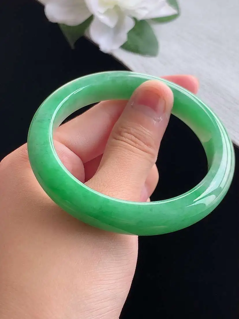a货翡翠老坑冰润满绿正装正圈手镯55-56圈口  尺寸55.3×10.8×8.3mm 重量51.96g 0917