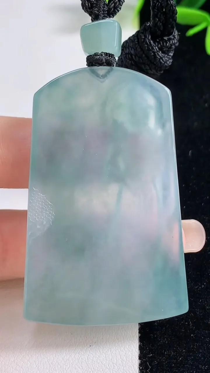 天然A货翡翠虚空藏菩萨吊坠，尺寸54.8-35-5.5，重量:31.44g
9月18日