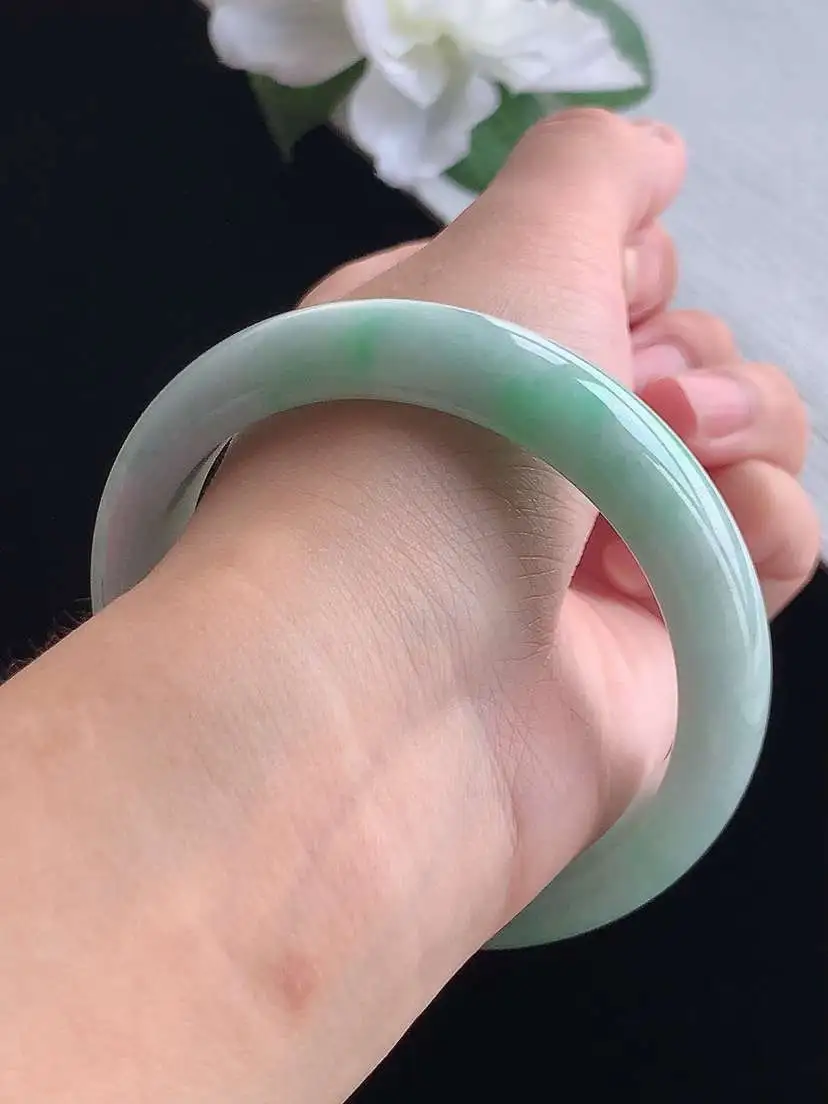 a货翡翠老坑冰种飘绿正装正圈手镯58-59圈口  尺寸58.3×13.5×8mm 重量62.22g 0917