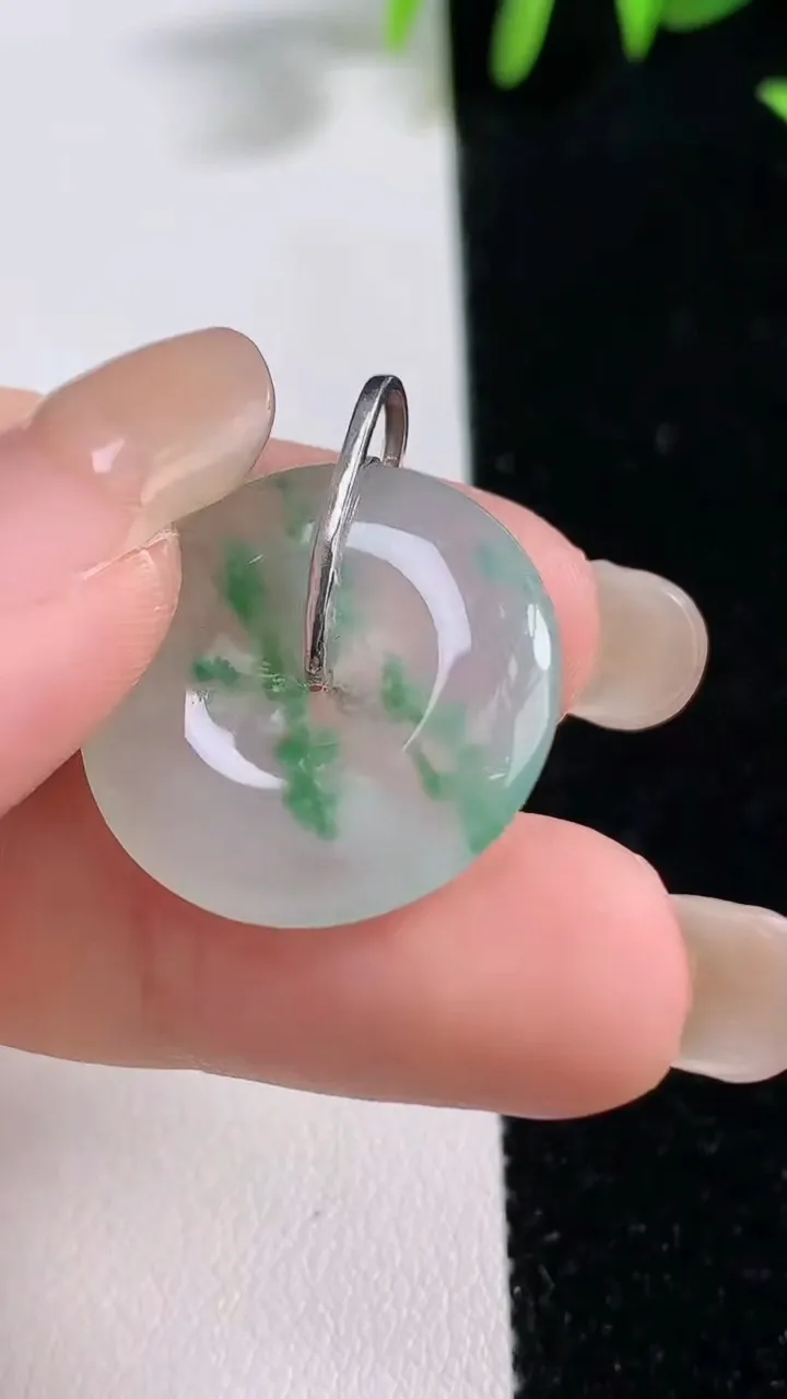天然A货翡翠平安扣吊坠，尺寸22.4-4，重量:4.53g
9月18日